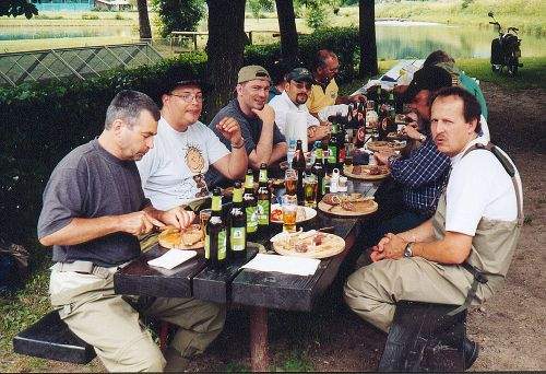Nach dieser Brotzeit waren wir Rundum zufrieden. Nach zwei Flasche Lasko-Pivo watet man nicht mehr sehr sicher. Oder war's der Svicek?