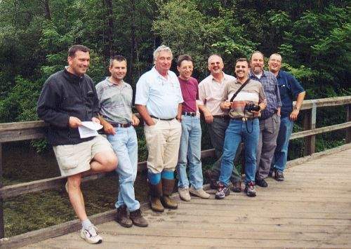 Andreas, Reiner, Sepp, Manfred, Milan, Markus, Rolf und Rik auf Besichtigungstour an der Vellach