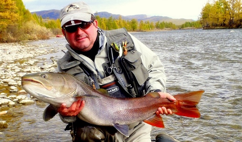 Leichtes Spinnfischen und Fliegenfischen am Fluss Tengis im Herbst 2010