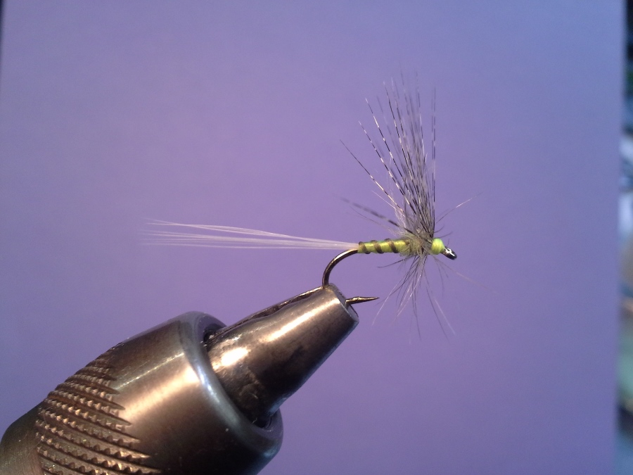 PDM #16: Bindegarn, Micro Fibbets, Gütermann Seide, Fine & Dry Dubbing & Leonischer Hahn